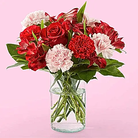 Çiçeklerin Dilinden Sevgililer Günü: Tarih, Romantizm ve Neden Çiçek Almalıyız?