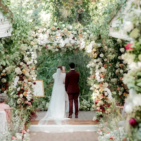 Çiçeklerle Dolu Bir Düğün: Planlama İpuçları ve Dekor Fikirleri