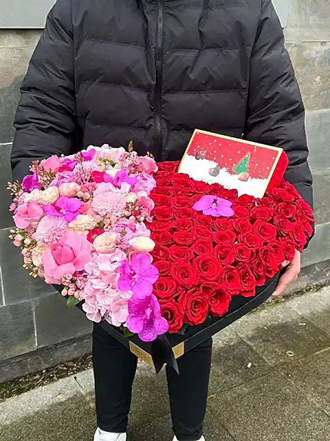 Aşkın İki Yüzü – Dev Kalp kutuda Lüks Gül & Pembe Aranjman