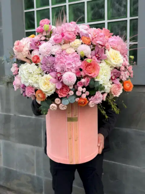 Dev Kutuda Pembe Aranjman