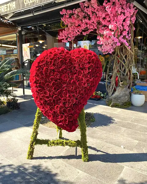 250 Güllü Dev Kalp