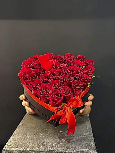 Özel Kalp kutuda kalpli güller