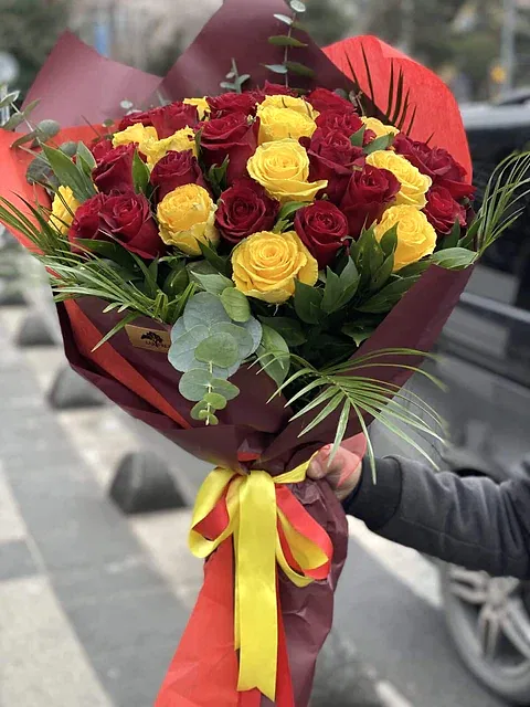 Sarı - Kırmızı Gül Hikayesi