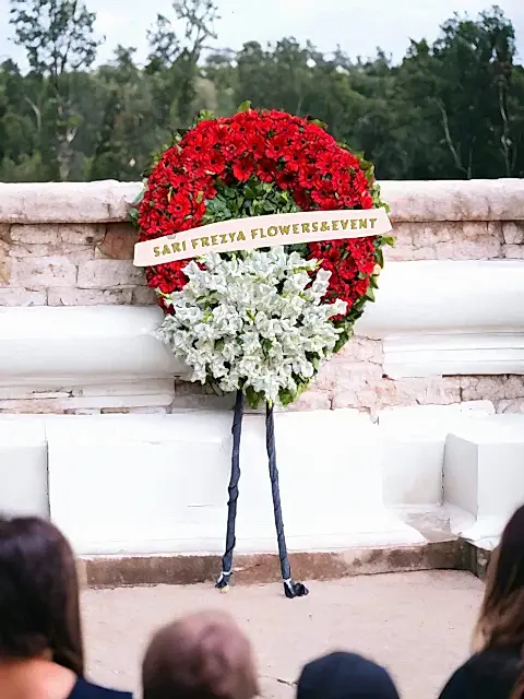 Cenaze Çelengi Kırmızı Beyaz