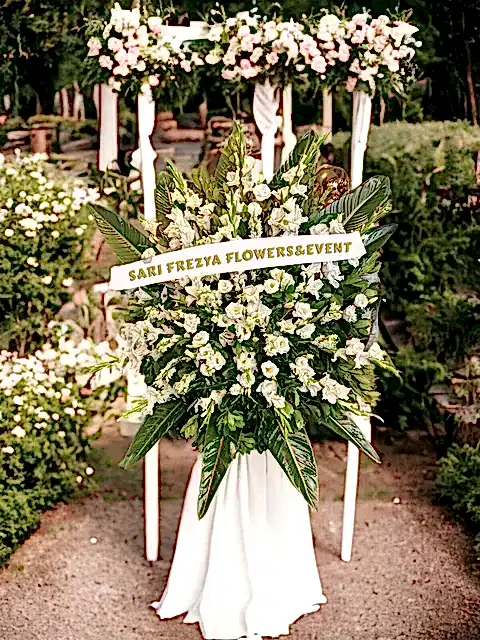 Beyaz Modern Düğün Çiçeği