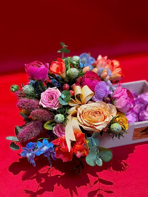 Renkli Aşk Çikolatası ve Çiçek Bahçesi