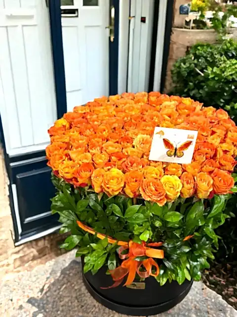 İcardi 101 adet Sarı Kırmızı özel gül Dev Kutuda