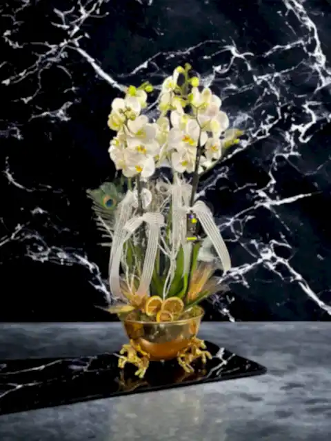 Gold Vazoda 4 dal Beyaz Orkide