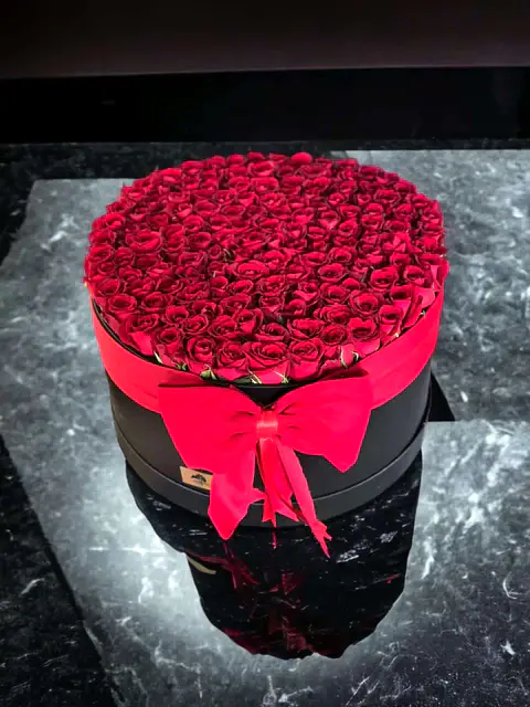 150 gül Dev Kutuda Aşk Papyon Fiyonk