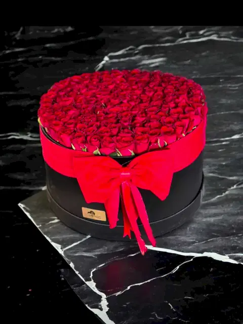 150 gül Dev Kutuda Aşk Papyon Fiyonk