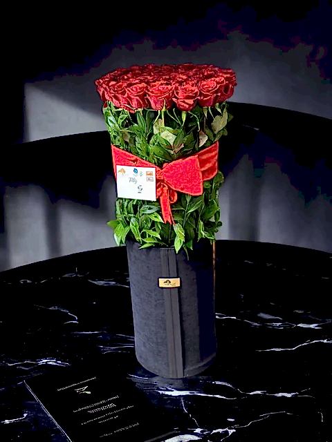 50 Roses Siyah Dev Kutuda