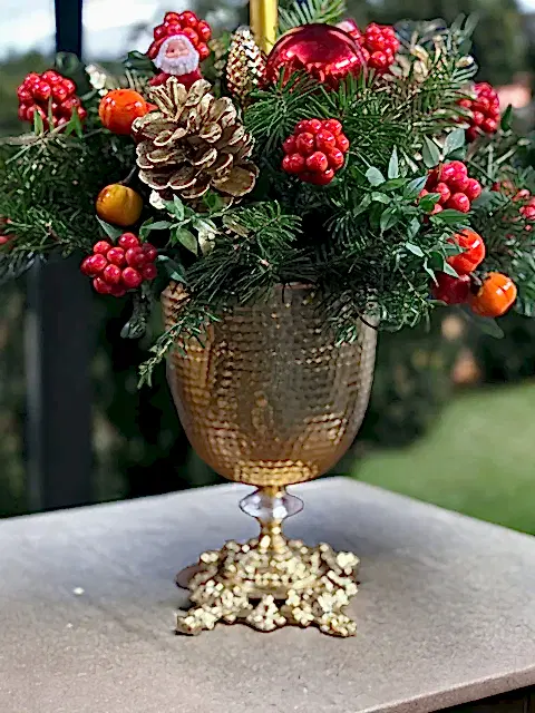 Gold Retro Vazoda Noel Aranjmanı